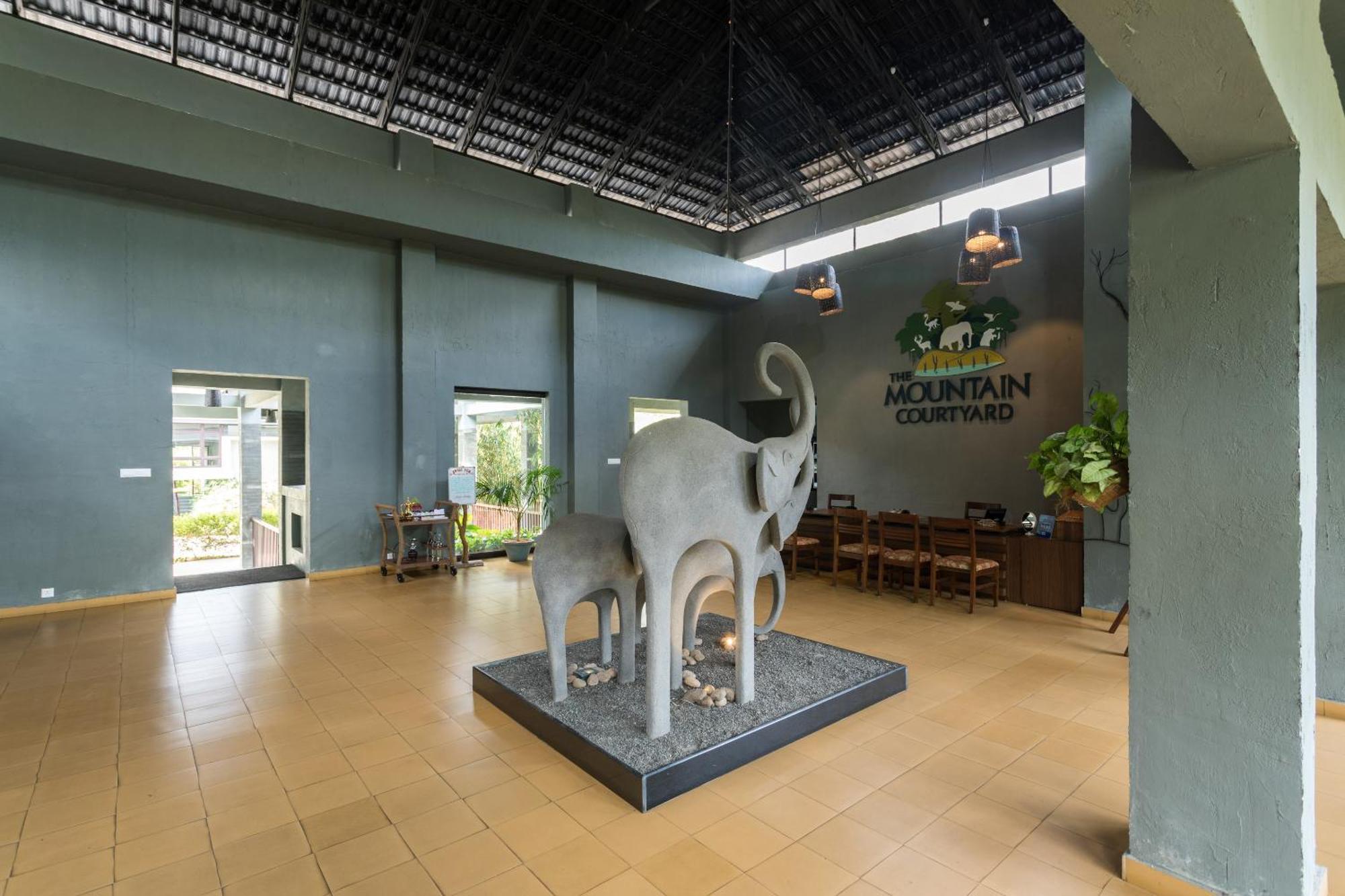 The Mountain Courtyard Thekkady Exterior foto