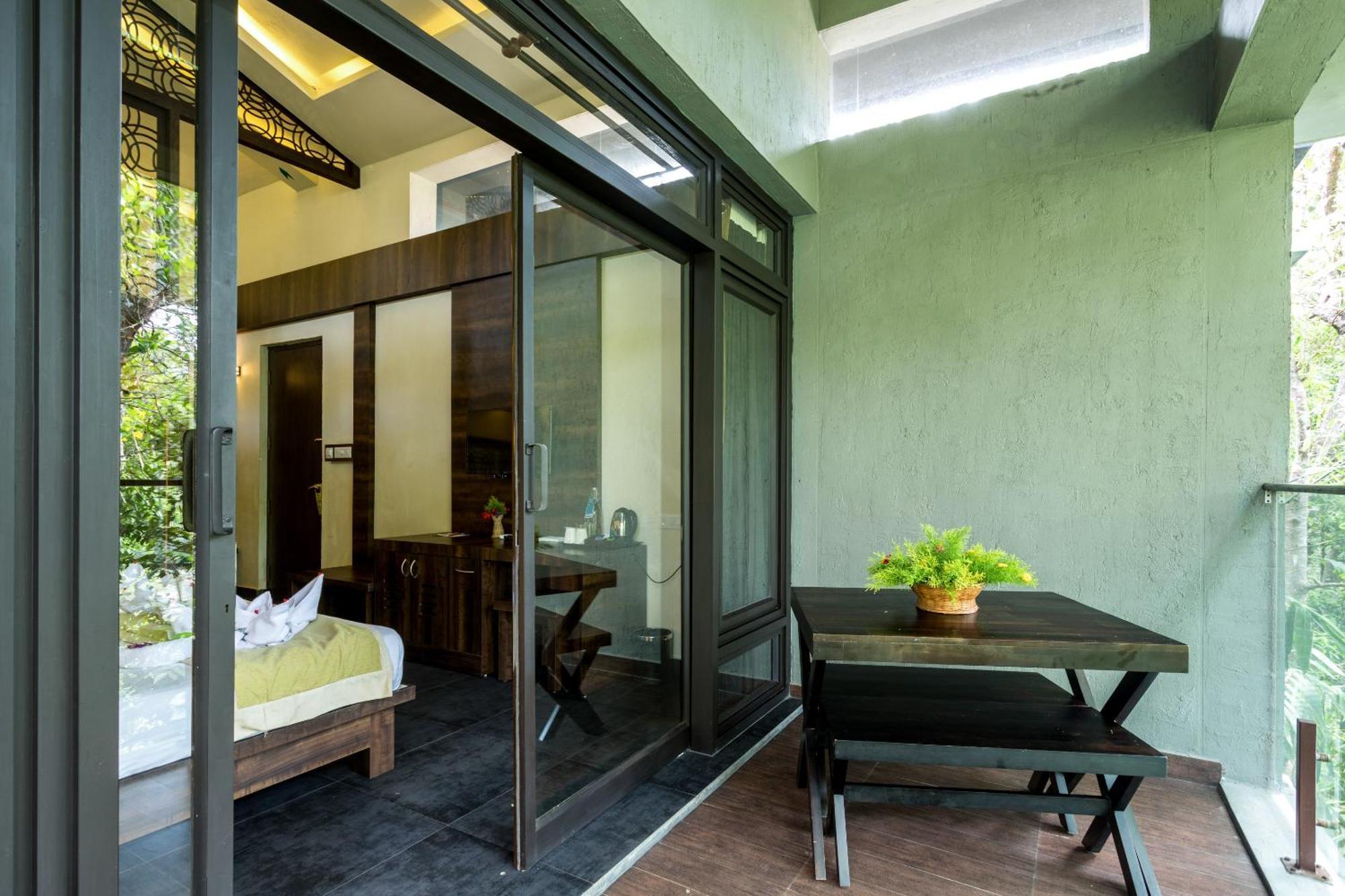 The Mountain Courtyard Thekkady Exterior foto
