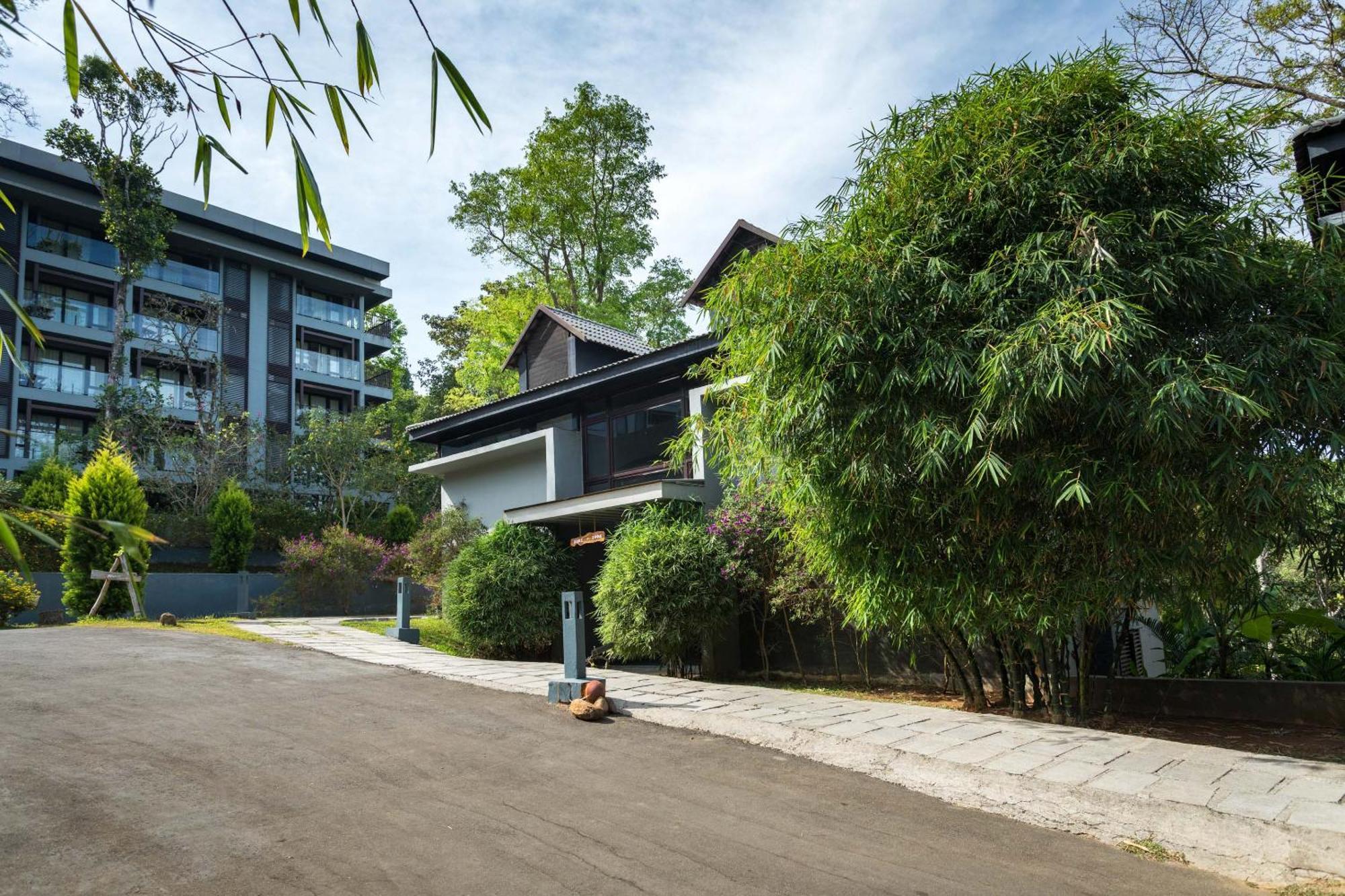 The Mountain Courtyard Thekkady Exterior foto