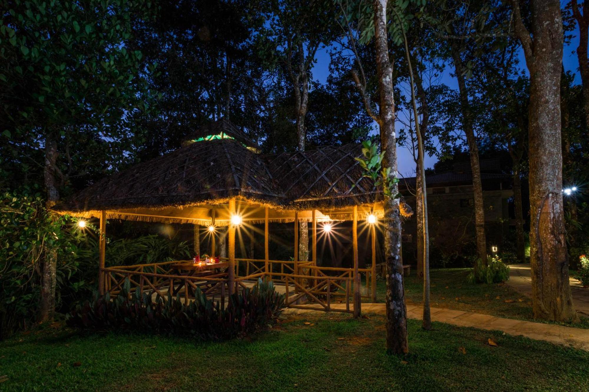 The Mountain Courtyard Thekkady Exterior foto