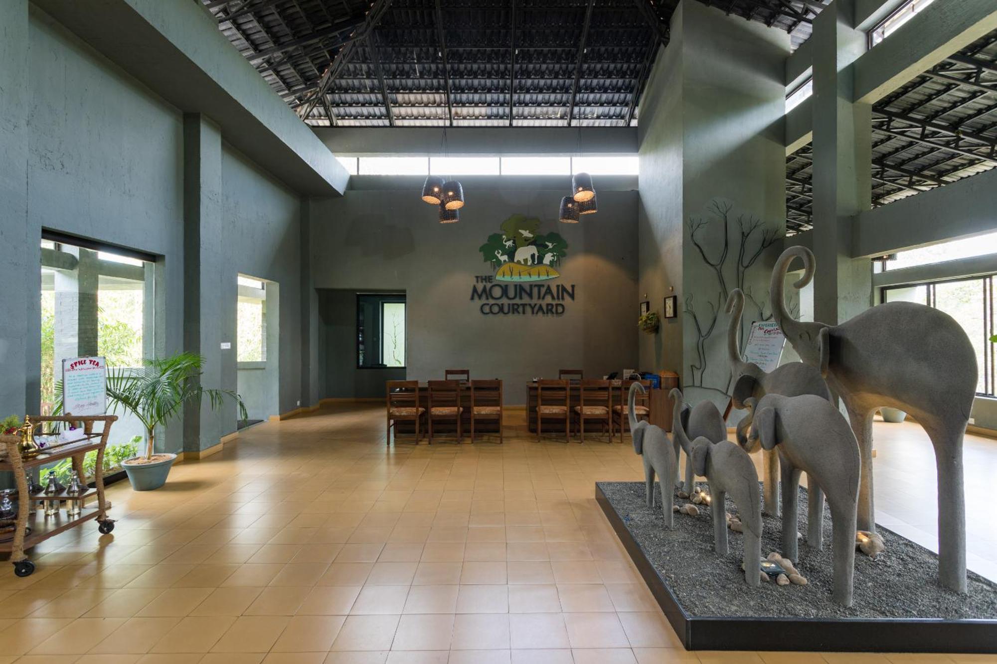 The Mountain Courtyard Thekkady Exterior foto