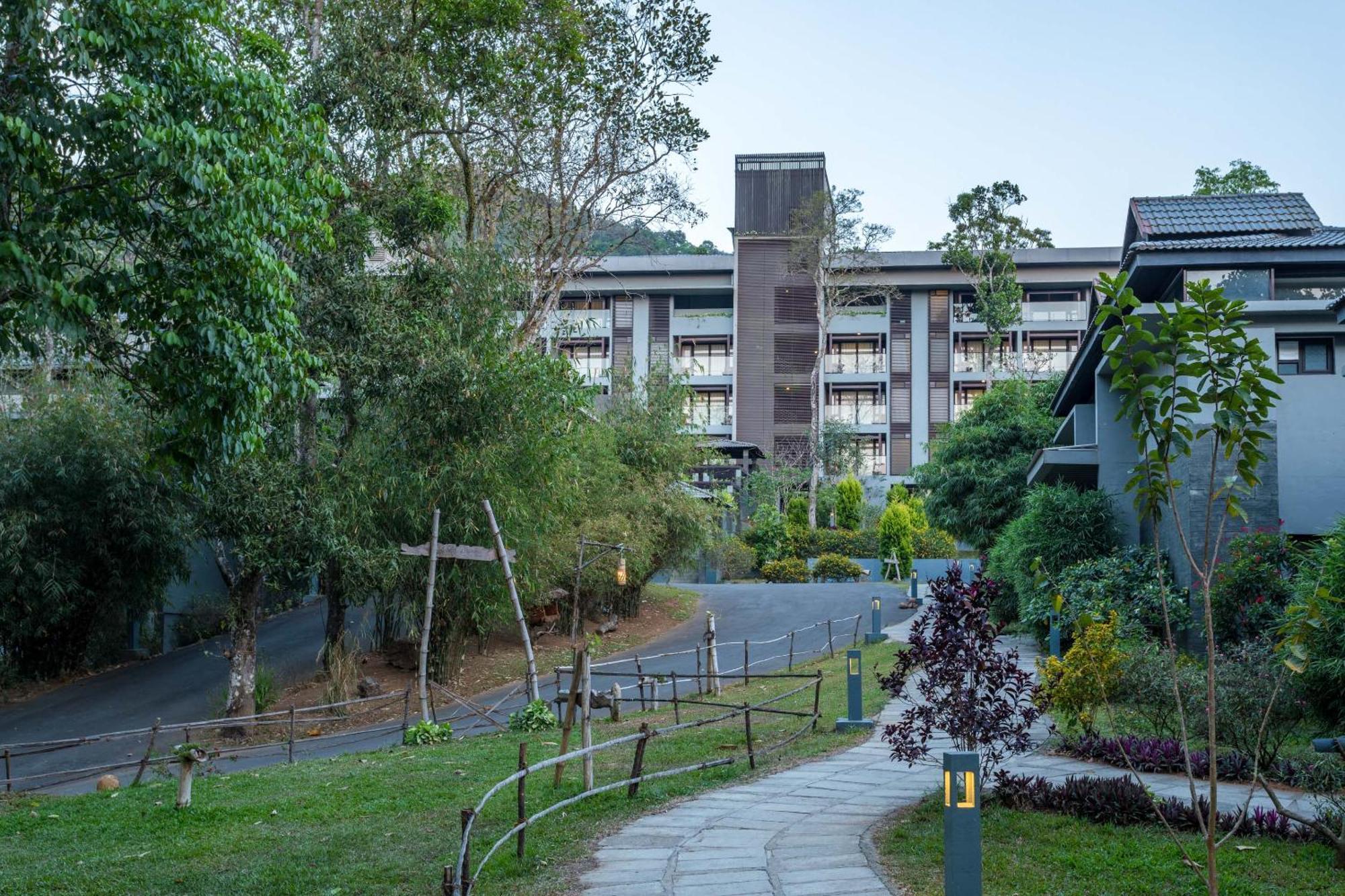 The Mountain Courtyard Thekkady Exterior foto