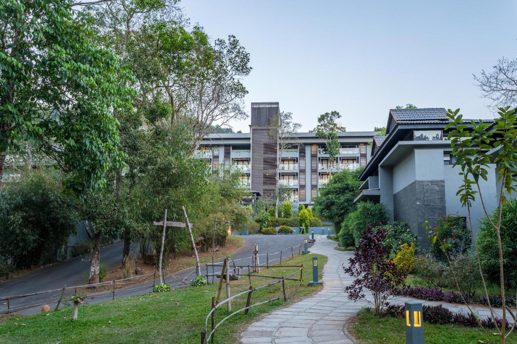 The Mountain Courtyard Thekkady Exterior foto