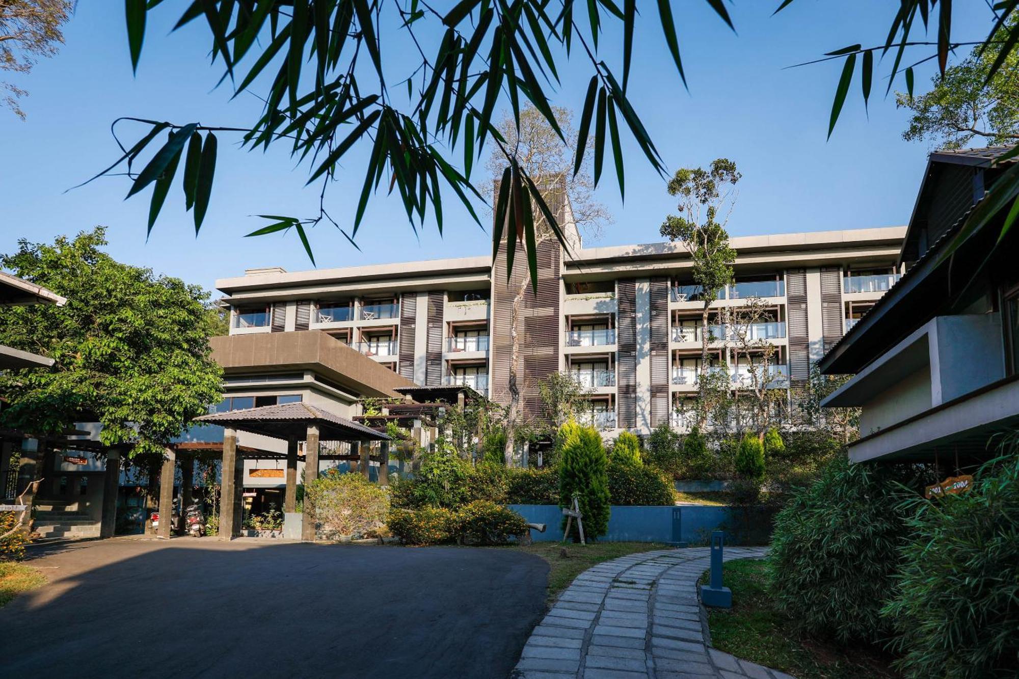 The Mountain Courtyard Thekkady Exterior foto