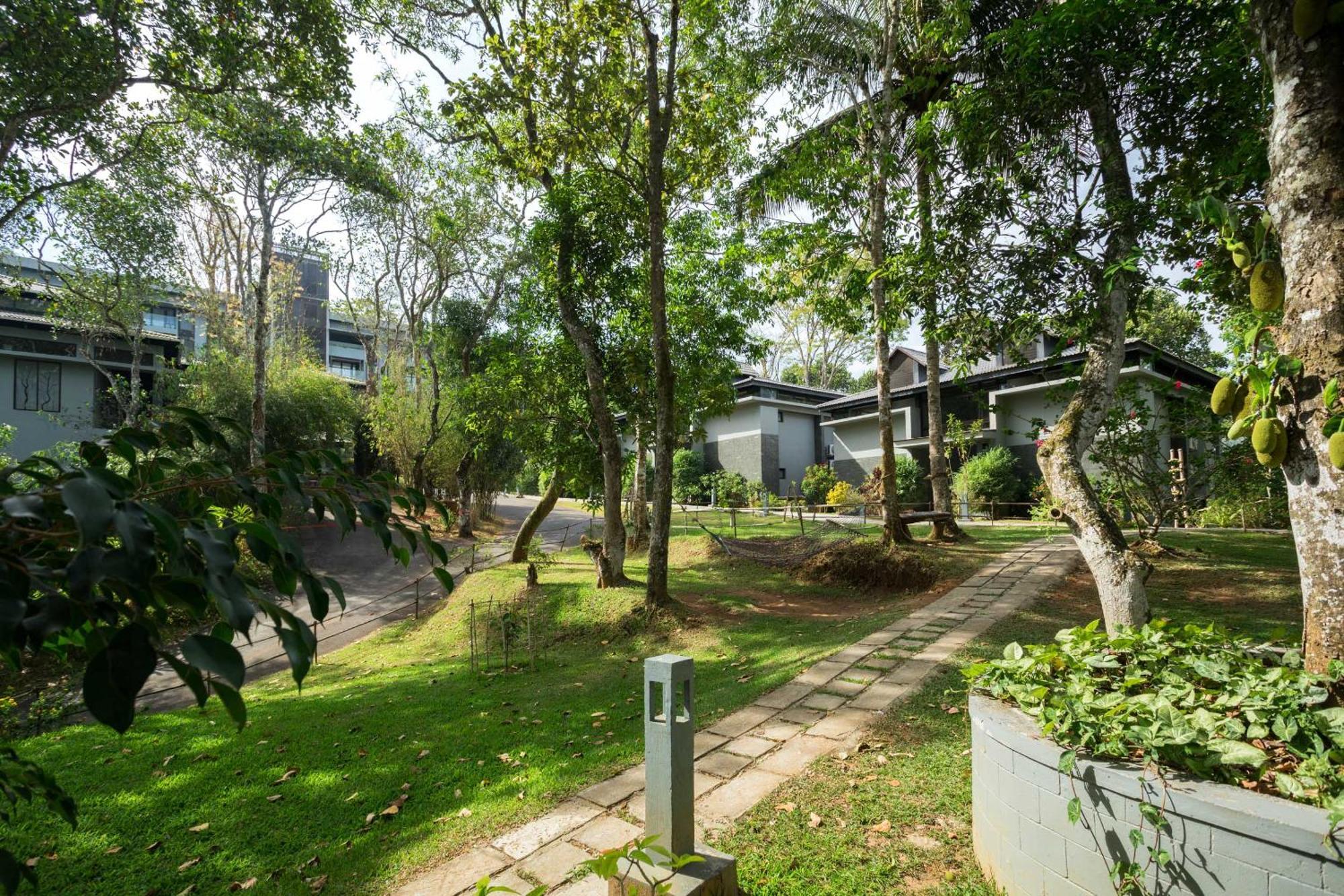 The Mountain Courtyard Thekkady Exterior foto