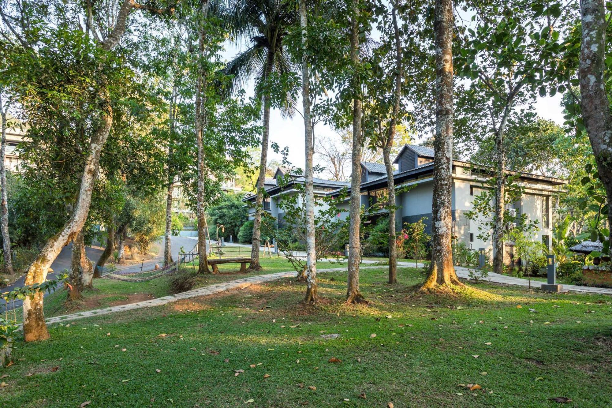 The Mountain Courtyard Thekkady Exterior foto