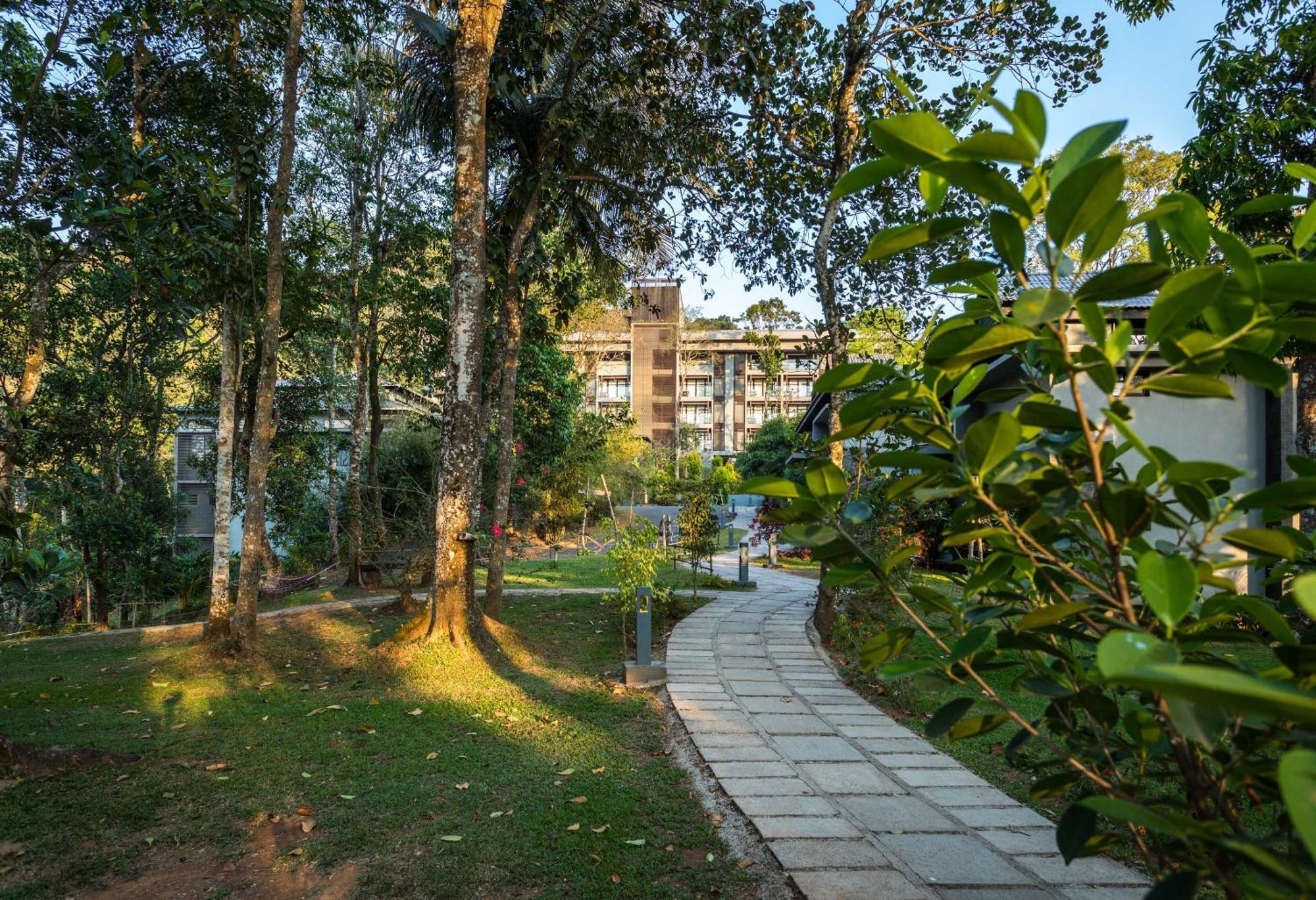 The Mountain Courtyard Thekkady Exterior foto