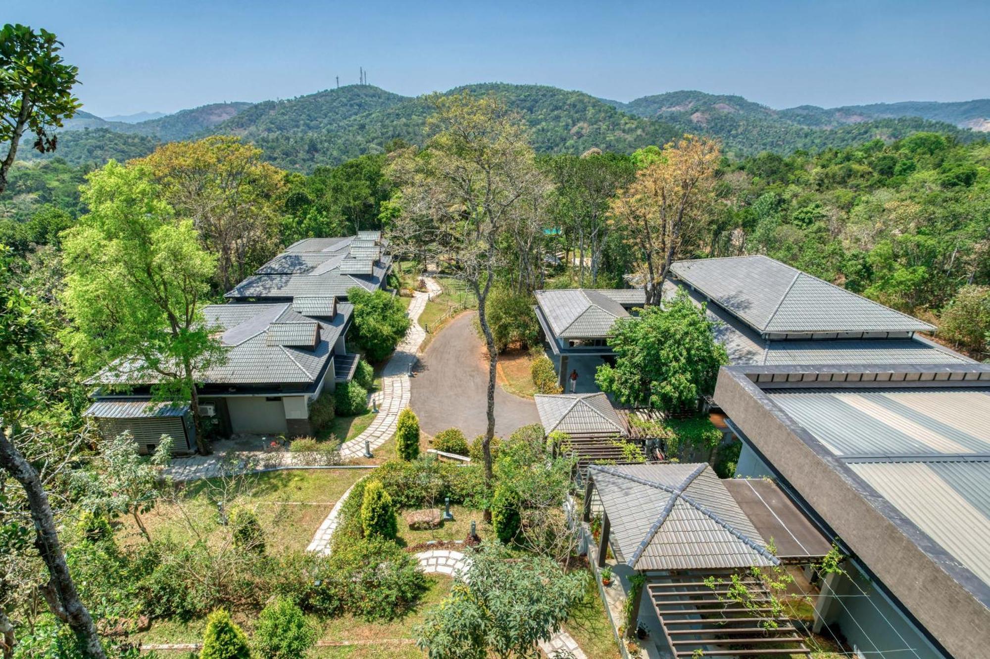The Mountain Courtyard Thekkady Exterior foto