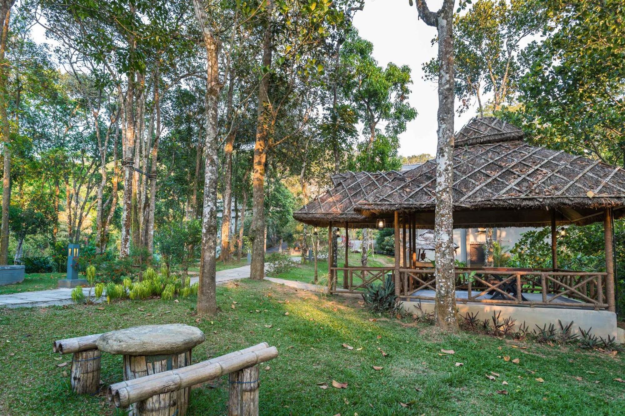 The Mountain Courtyard Thekkady Exterior foto