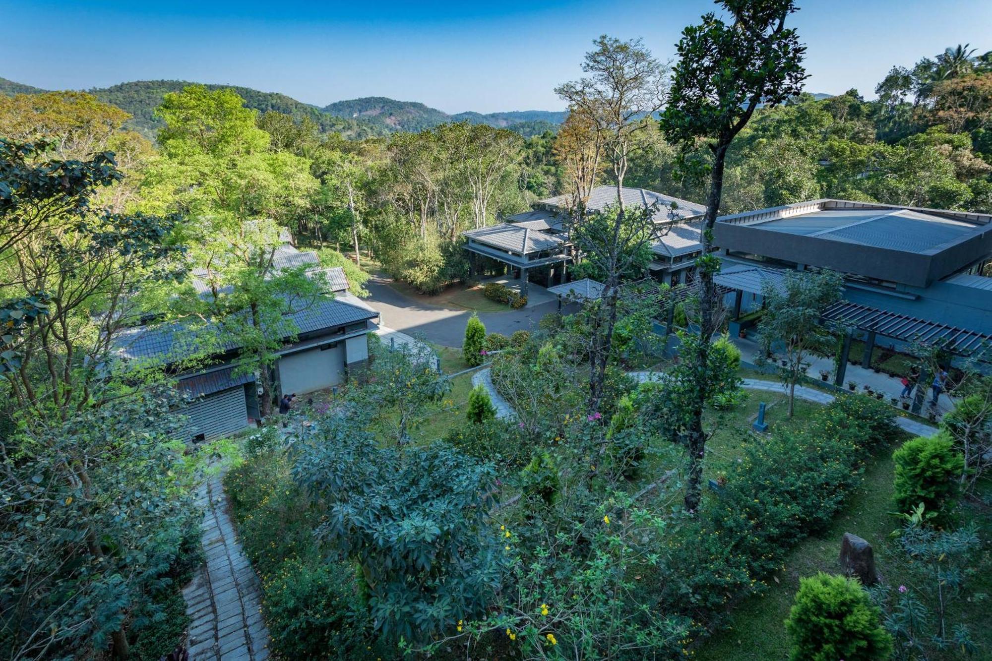 The Mountain Courtyard Thekkady Exterior foto