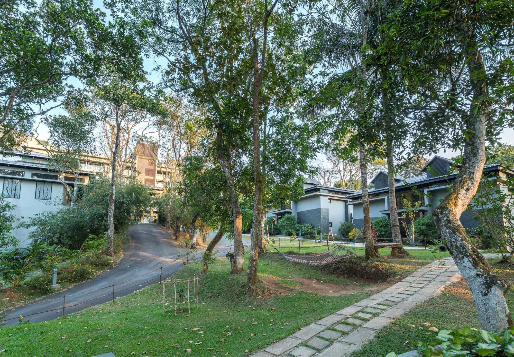 The Mountain Courtyard Thekkady Exterior foto